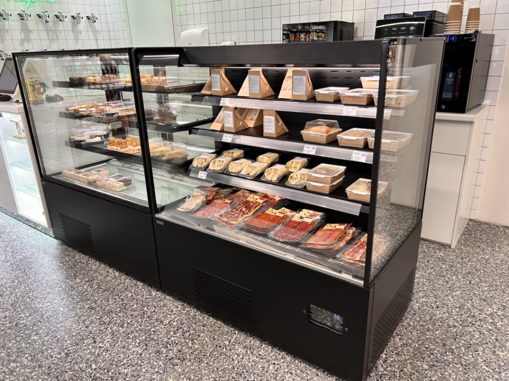 витрина кондитерская.jpg