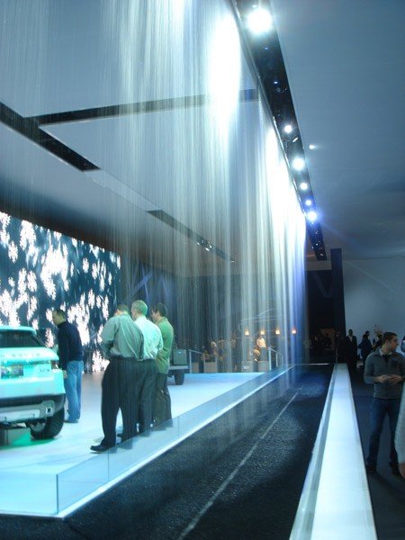 wasservorhang-wasserwand-wasserwand-landrover-messeauftritt-04.jpg