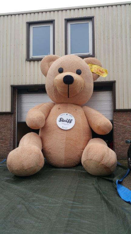 Steiff-Teddy-1.jpg