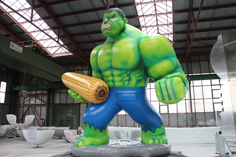 aufblasbarer-hulk-mit-mais.jpg