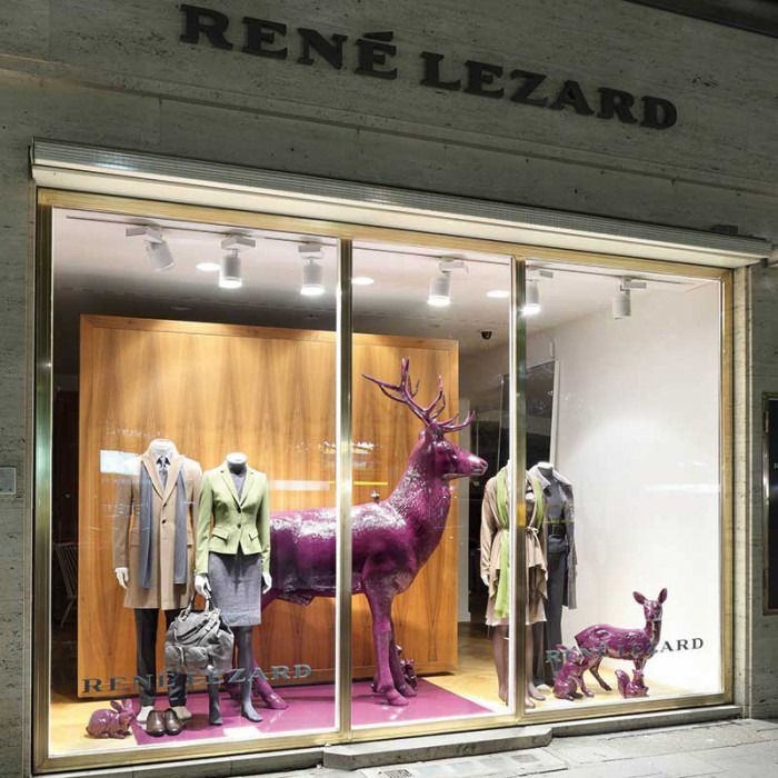 Deck5_Rene_Lezard_shop_window_3-700x700.jpg