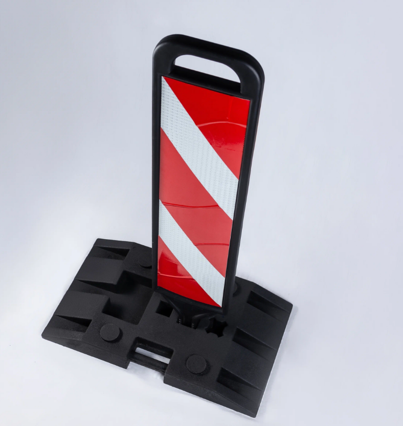 02_Сигнальный щит Солдатик из черного пластика