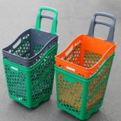 Вместительность и маневренность: в наличии корзина-тележка универсального использования