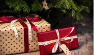 Покупатели экономят на новогодних подарках