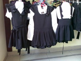 Школьная форма как сезонный товар: как правильно позиционировать в зале 