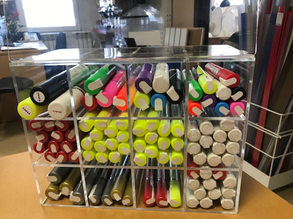 1_Дисплей-стойка для маркеров и ручек 12 ячеек с хедером для рекламы