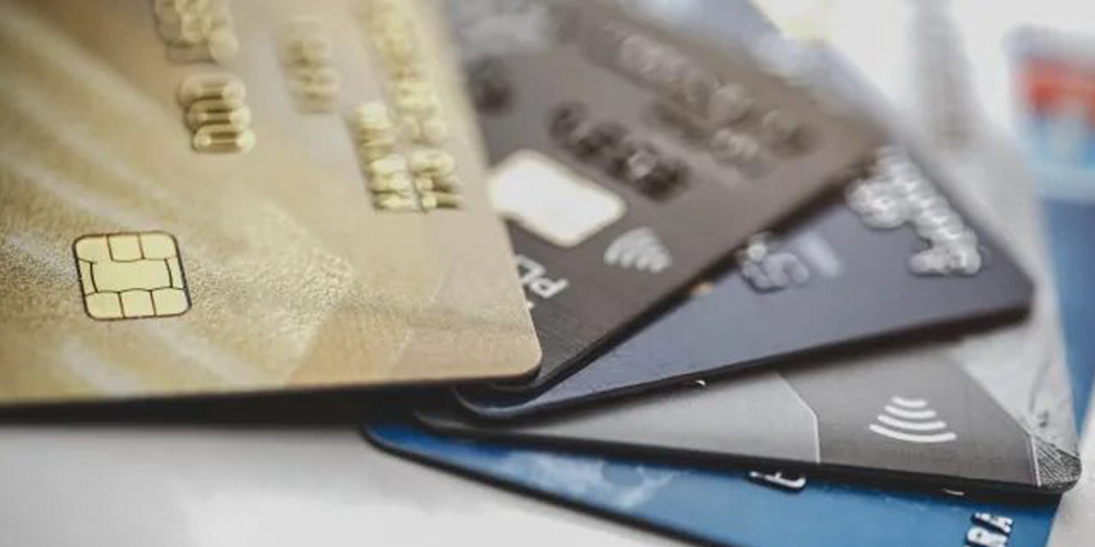 Льготу на обслуживание банковских карт предложили отменить