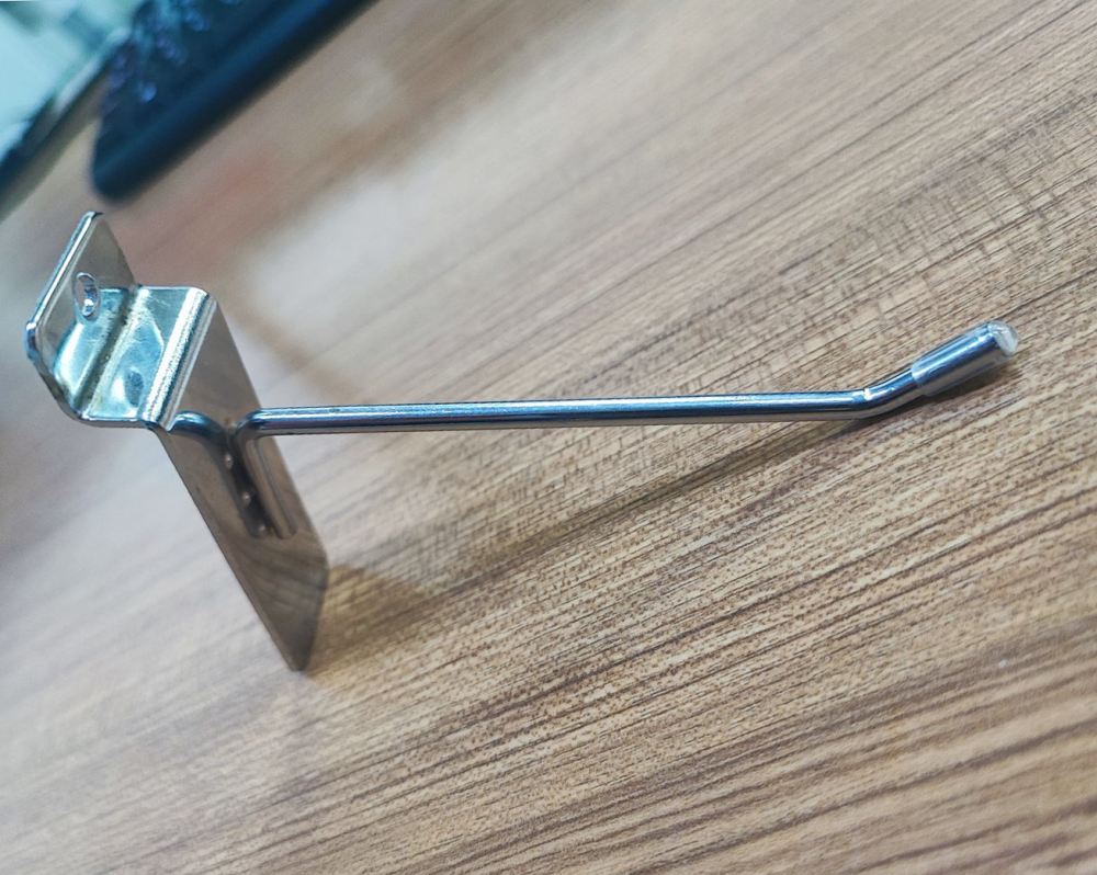 Крючок для экономпанели одинарный 100мм, d4, хром