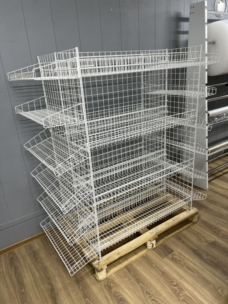 04 НАБОР Магазин на паллете

Габариты: высота 1500 мм, ширина 1590 мм, глубина 710 мм.

Цвет: сигнальный белый (RAL9003).

Стеллаж состоит из 20 полок, к которым можно получить доступ с любой стороны. Металлические сетчатые полки имеют достаточно большие 