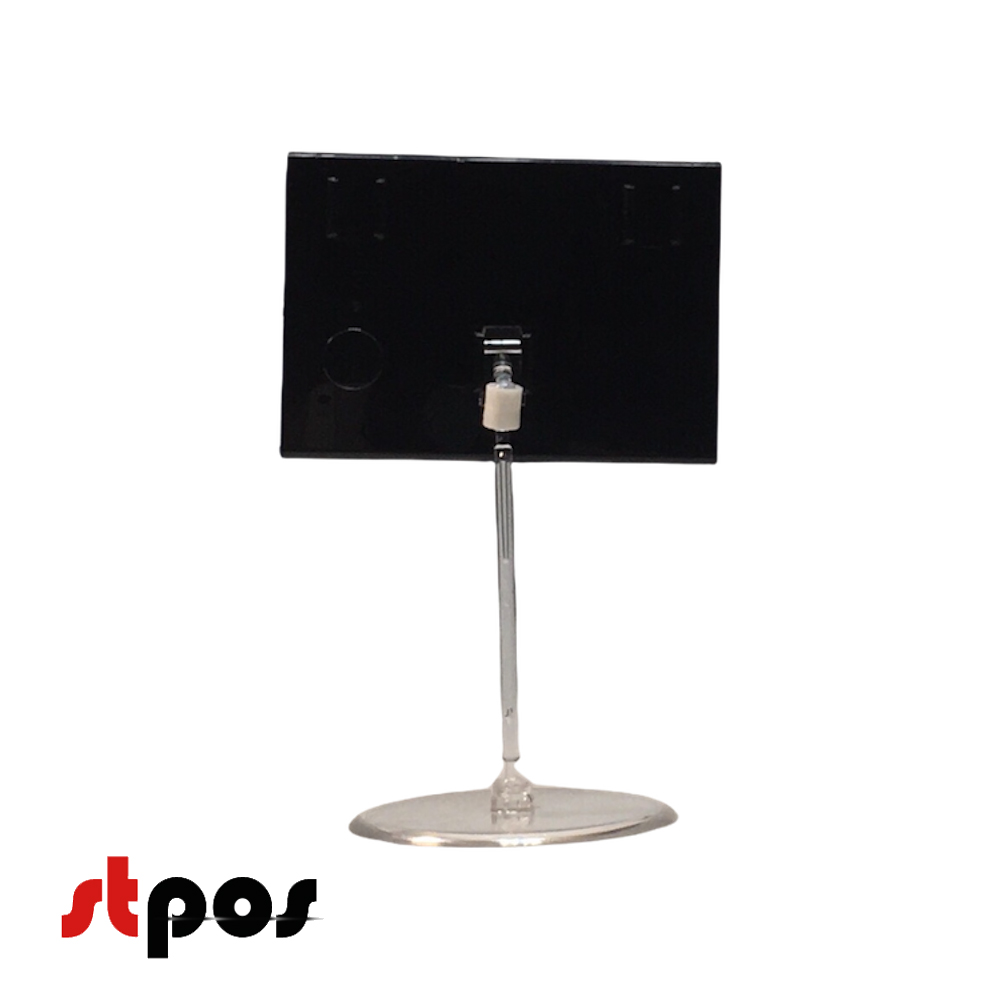 07 Кассета цен формата A7. Шрифт — белый Brush (имитация написания кистью). Цвет блокнотов и кассеты — чёрный. Количество цифр целой части цены — 4. На фото держатель кассеты расположен вертикально. Ракурс съёмки — вид сзади.