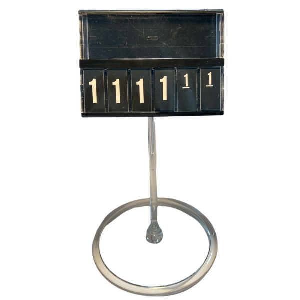 1_Кассета цен А8 ЧЕРНАЯ regular на ПРОЗРАЧНОМ держ.100мм на больш. круг.подстав.PC-BASE-XL-CLIP-А8-1