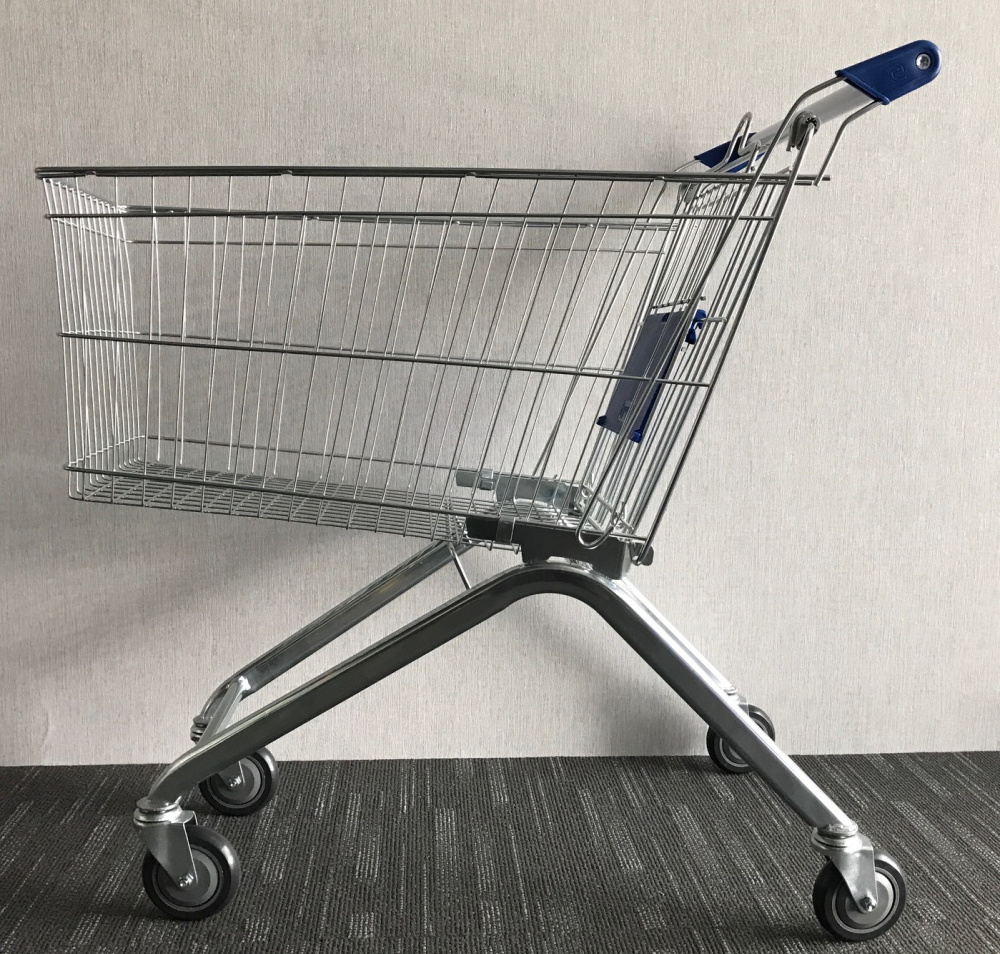 02 Тележка покупательская INT 100 литров, цинк+лак с детским сиденьем (европейский тип). Реальное фото из магазина. На фото — такая же тележка с синими пластиковыми элементами.