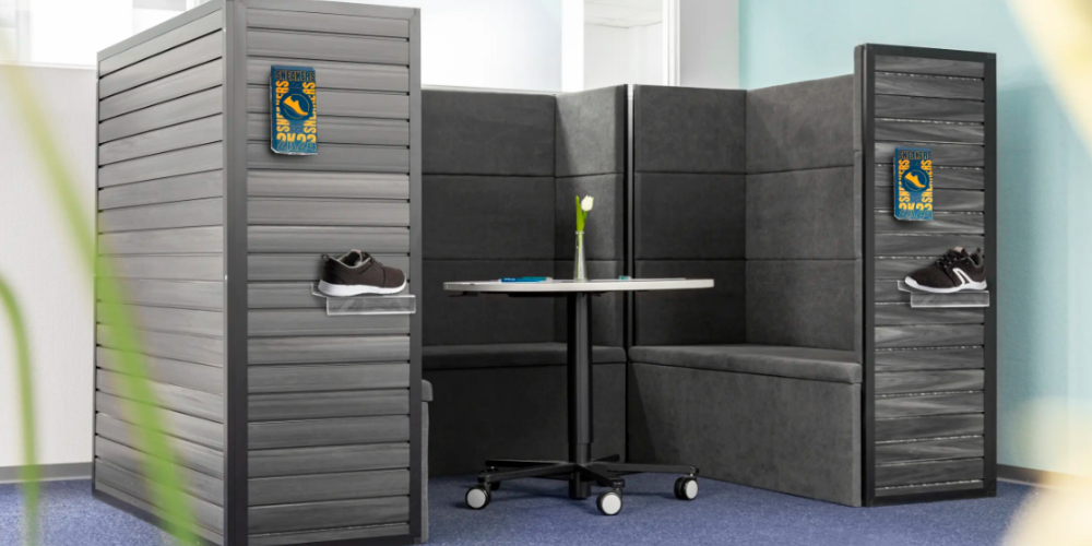 Стенд с диваном