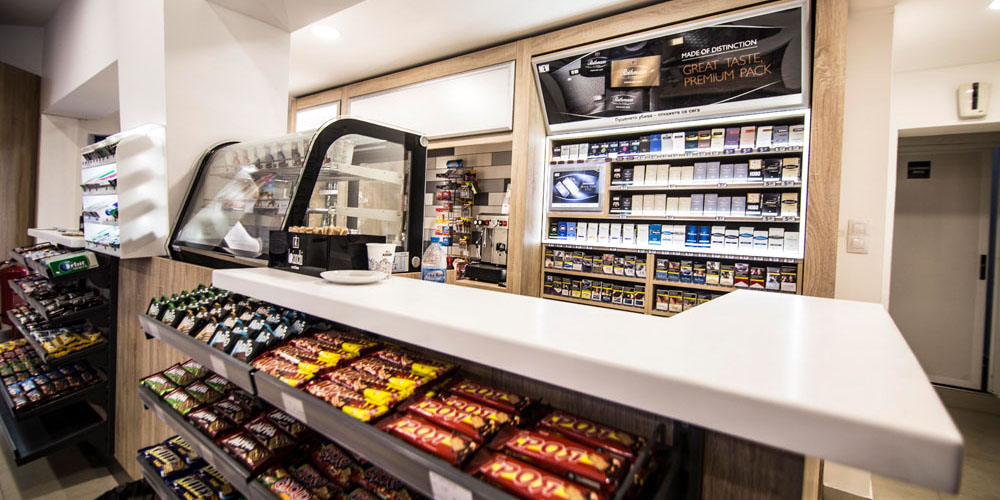 Стильный магазин на заправке