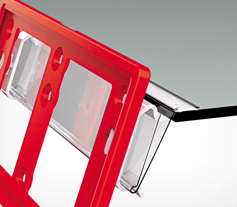 2_Клипса универсальная для крепления рамок на ценникодержатели TECHNO PRICER CLIP