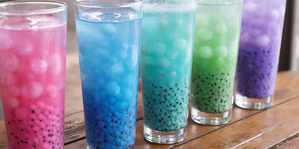 Запайщики стаканов с популярным напитком