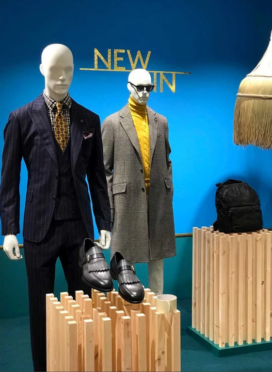 Screenshot_2020-07-22 Luxury Brand Displays Shop solutions and Furniture - DAZE Poland.png