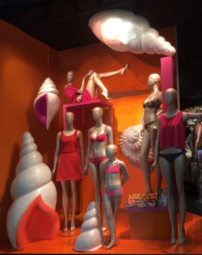 shopwindow-display-shells-fiberglass-candys-international.jpg