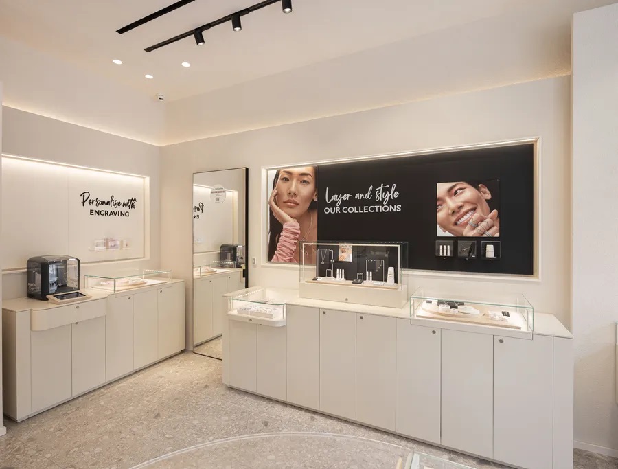 витрины в магазине.jpg