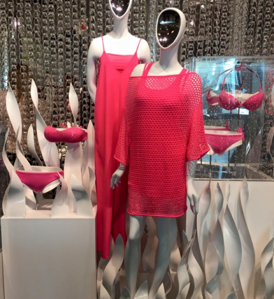 shopwindow-display-fishtank-candys-international.jpg