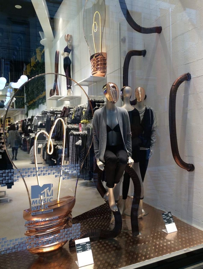 shopwindow-display-lamps-plated-candys-international.jpg