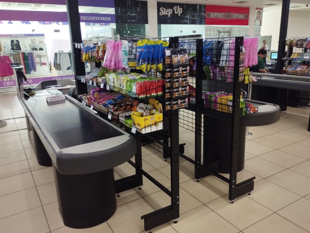 товары рядом с кассой.jpg