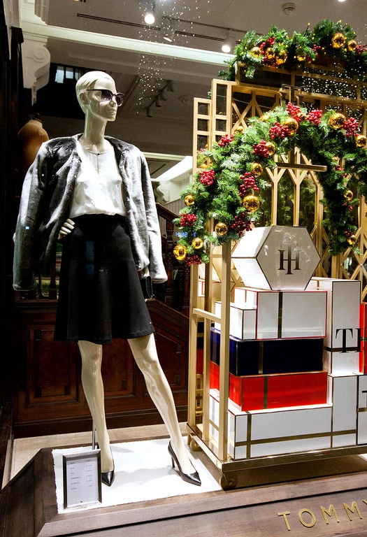 Screenshot_2020-07-22 Luxury Brand Displays Shop solutions and Furniture - DAZE Poland(14).png
