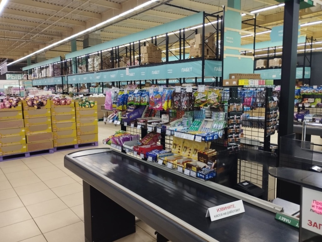 прикассовый стеллаж.jpg