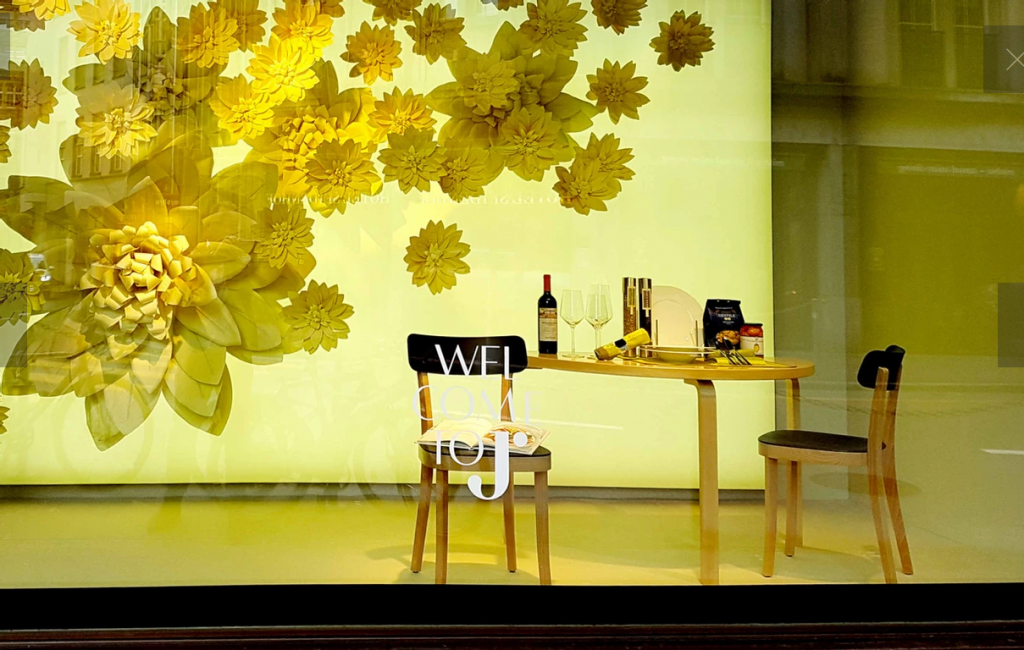 Screenshot_2020-07-22 Luxury Brand Displays Shop solutions and Furniture - DAZE Poland(3).png